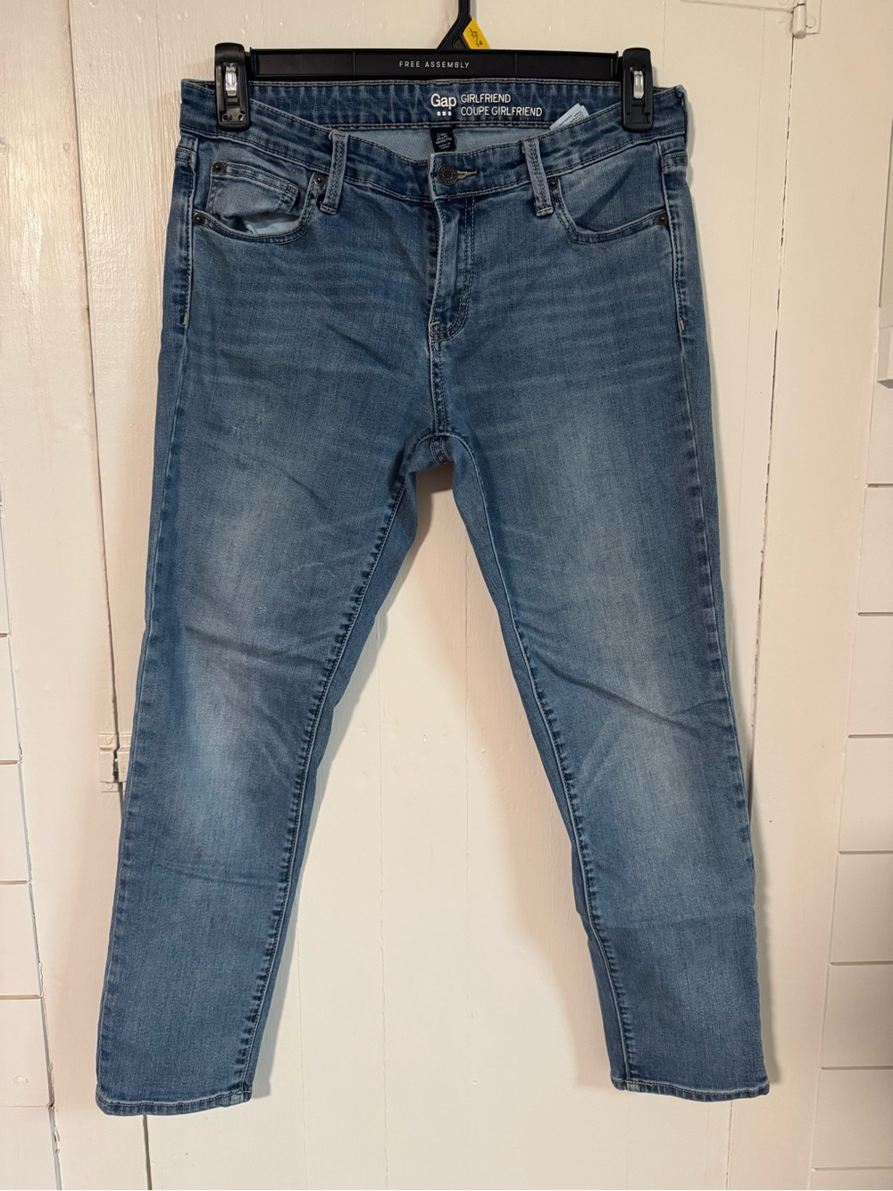 GAP Men’s Slim Jeans in Medium Blue Wash